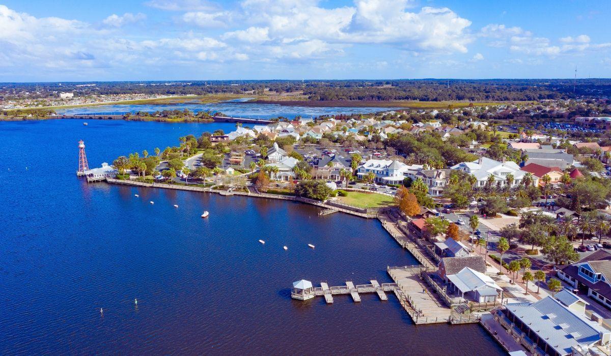 https://content.mtfxgroup.com/uploads/The_Villages_Florida_29e39bf6cc_7de4ae1a5e.jpg