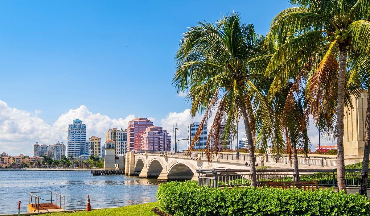 https://content.mtfxgroup.com/uploads/West_Palm_Beach_Florida_9ab0637781_c56c744548.jpg
